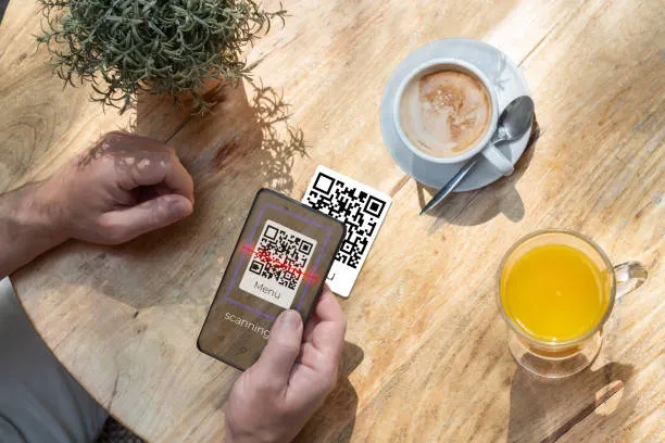 Un QR code, plusieurs actions : comment les restaurants optimisent la table
